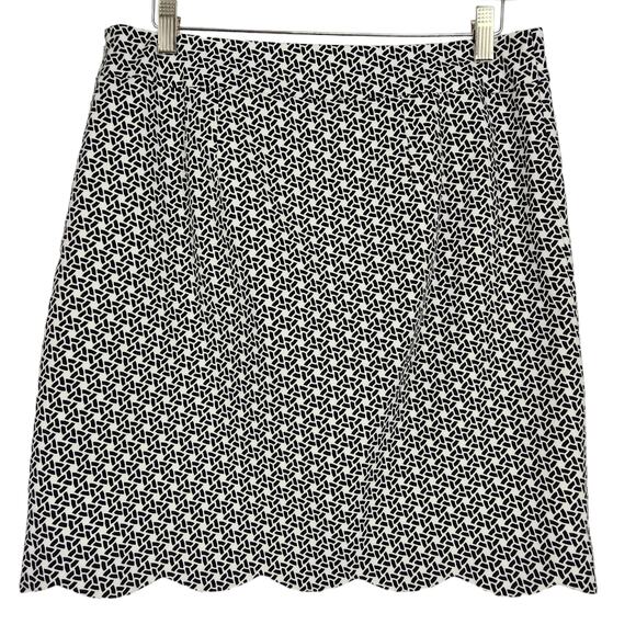 SALE Talbots Geo Balck and White Print Scalloped Mini Skirt 8P - Picture 2 of 4